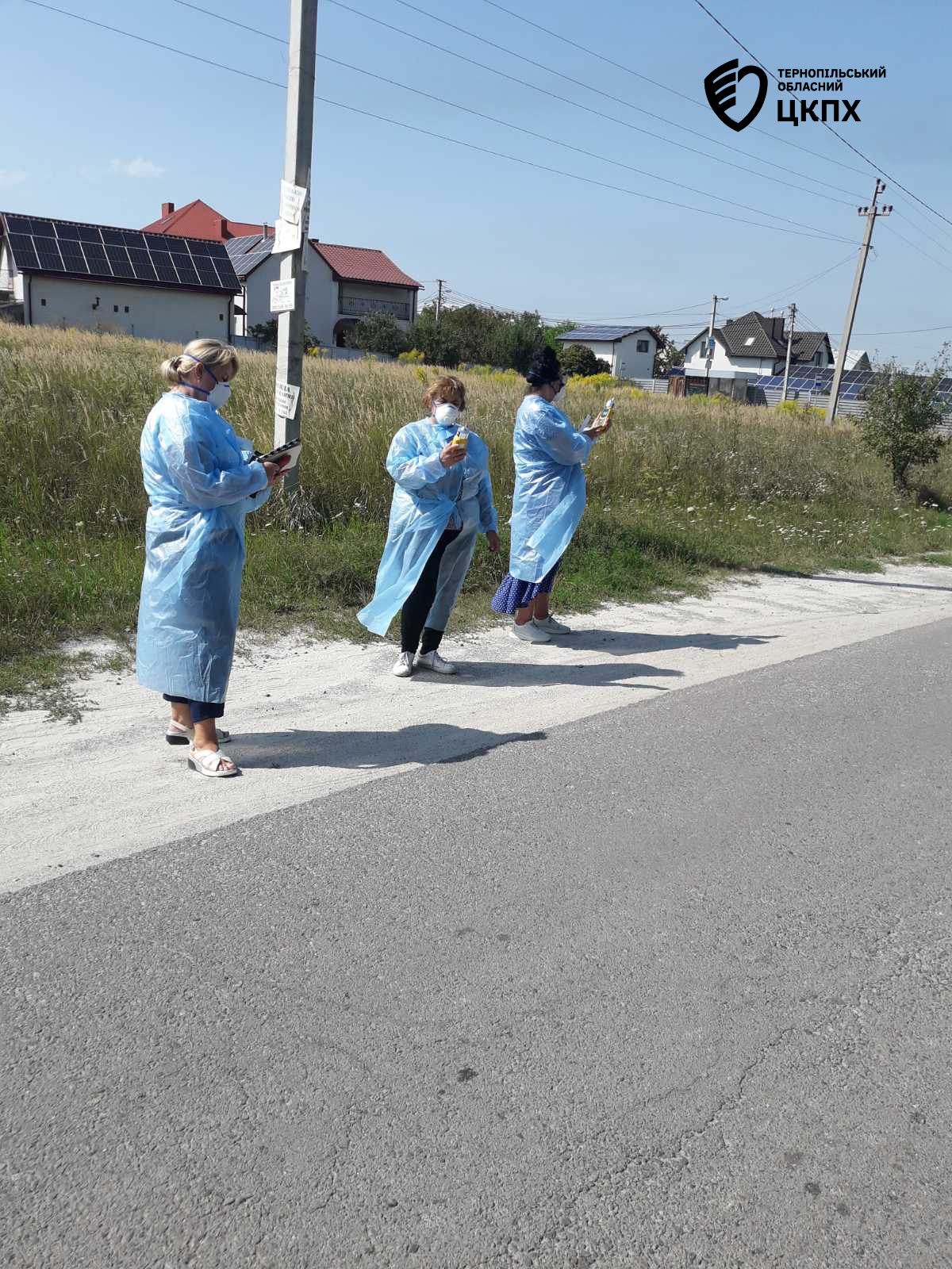 Новини Тернополя - фото з Перевищено вміст хлору та соляної кислоти в повітрі: яка ситуація в мікрорайонах Тернополя На зображенні може бути: 3 людини, вулиця, дорога та текст
