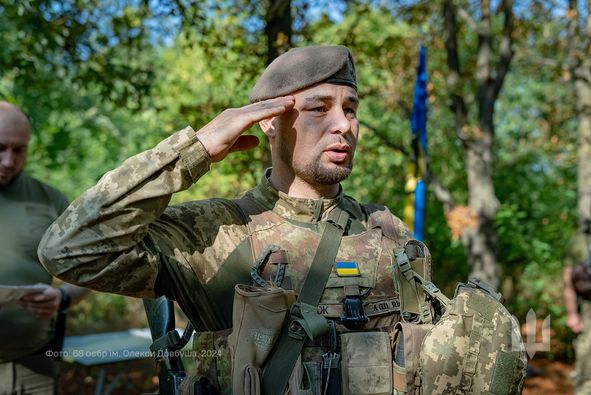 На зображенні може бути: 2 людини