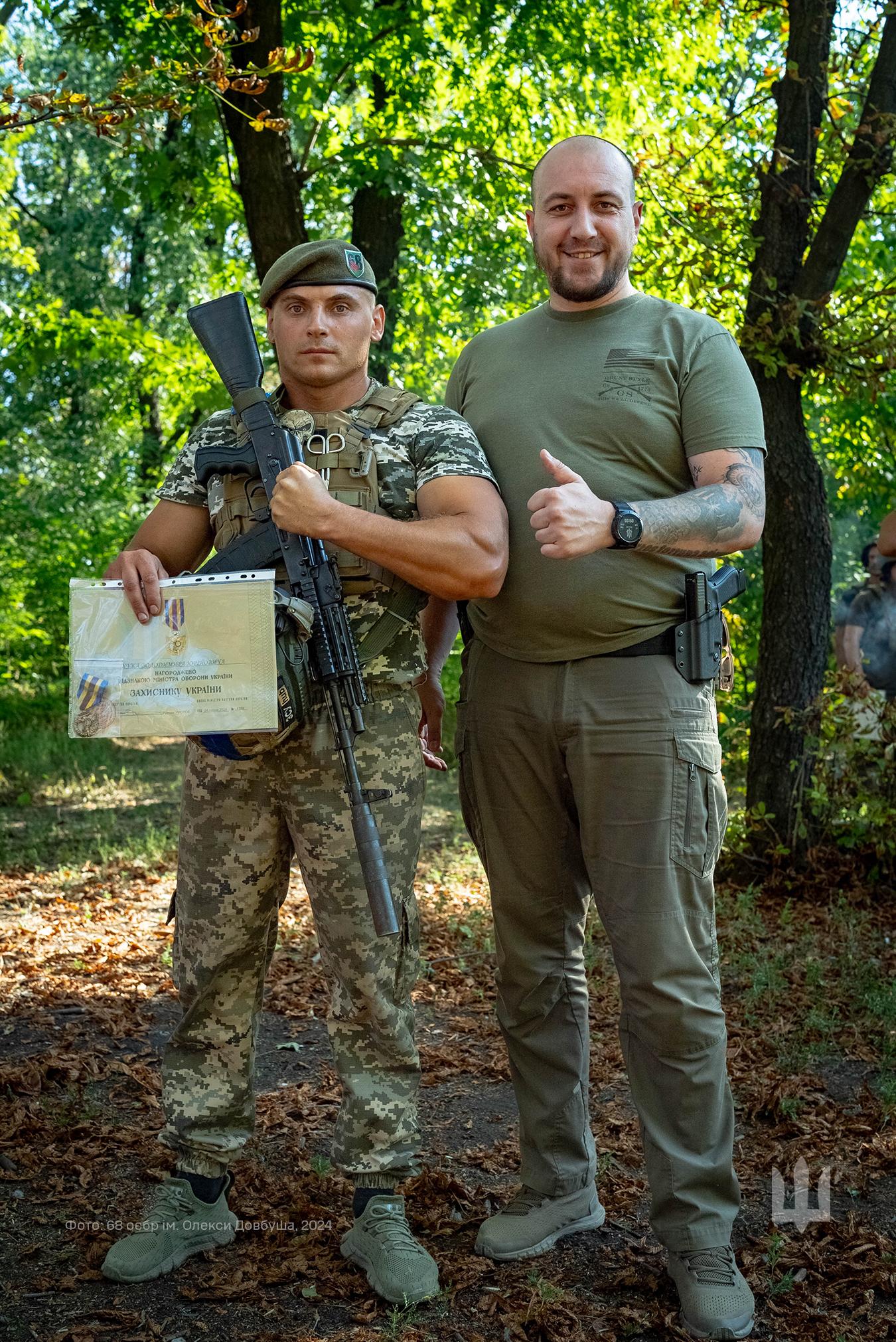 На зображенні може бути: 3 людини та текст