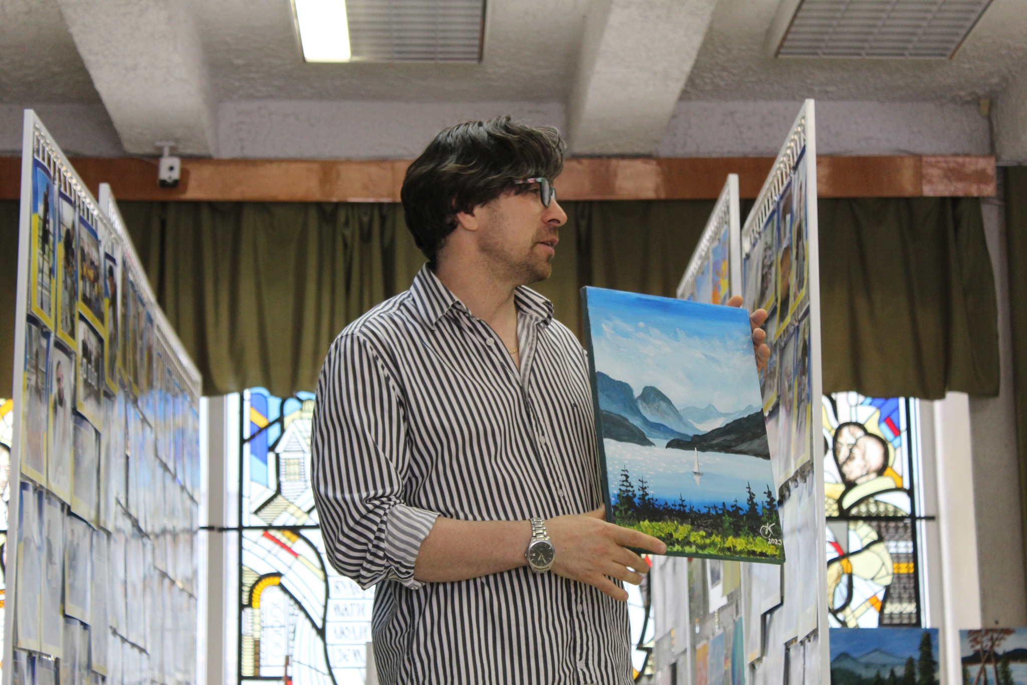 Новини Тернополя - фото з Воїни світла: в Тернополі — унікальна виставка картин, їх написали захисники, які зазнали поранень Можливо, це художній твір 1 людини