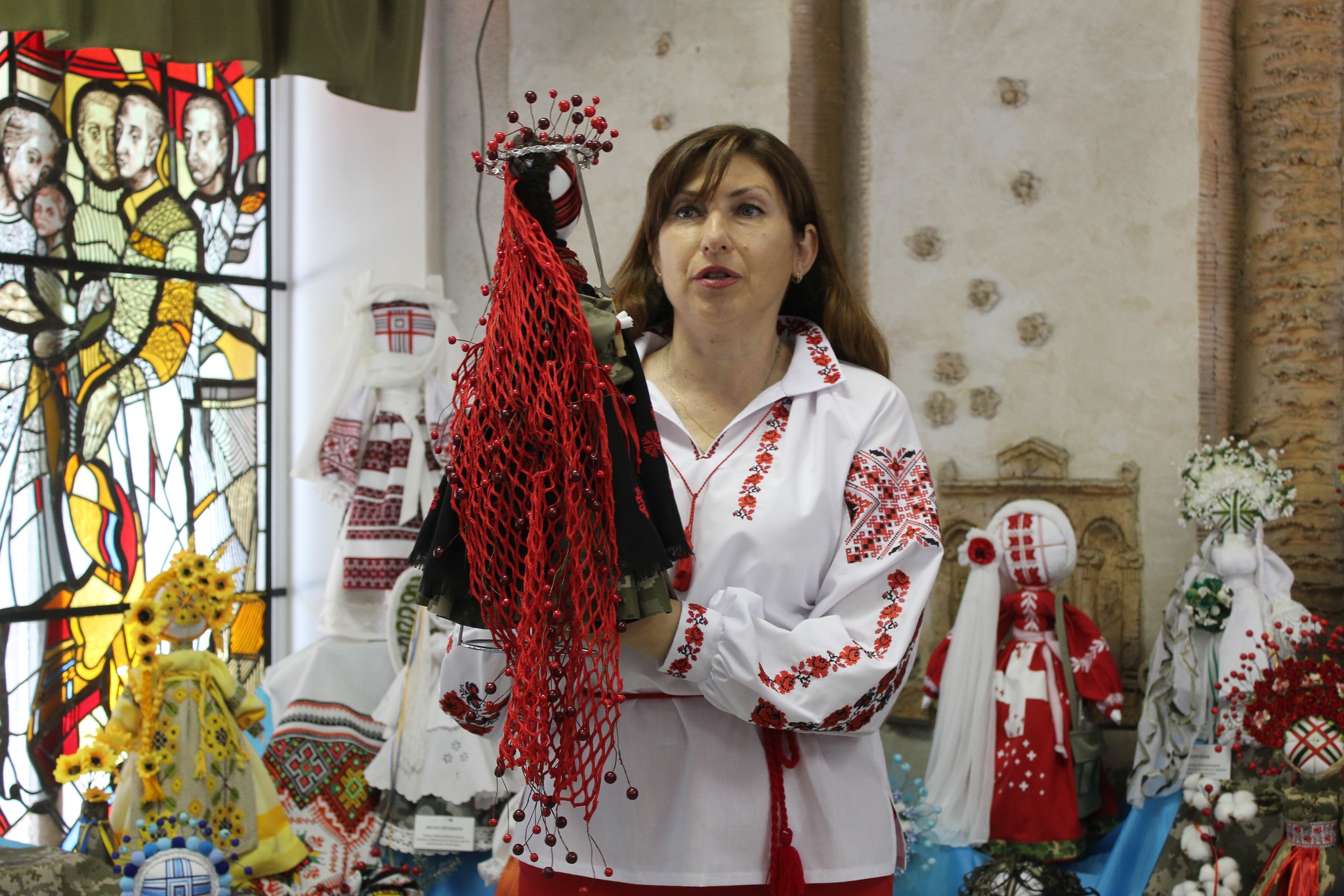 Новини Тернополя - фото з Воїни світла: в Тернополі — унікальна виставка картин, їх написали захисники, які зазнали поранень На зображенні може бути: 1 особа