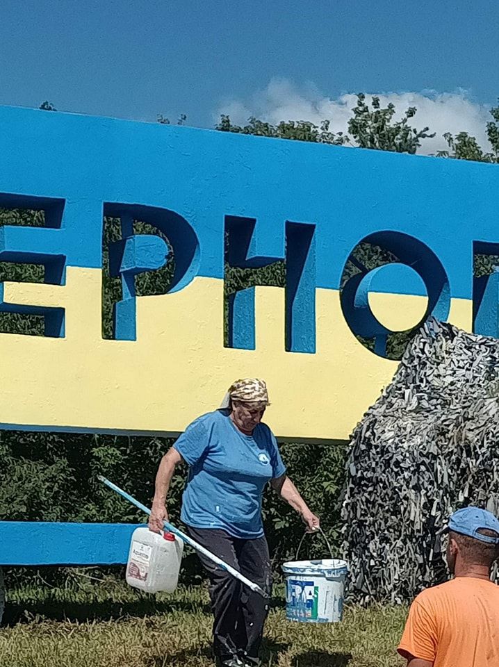 Новини Тернополя - фото з Знак при в'їзді у Тернопіль комунальники пофарбували у кольори українського прапора