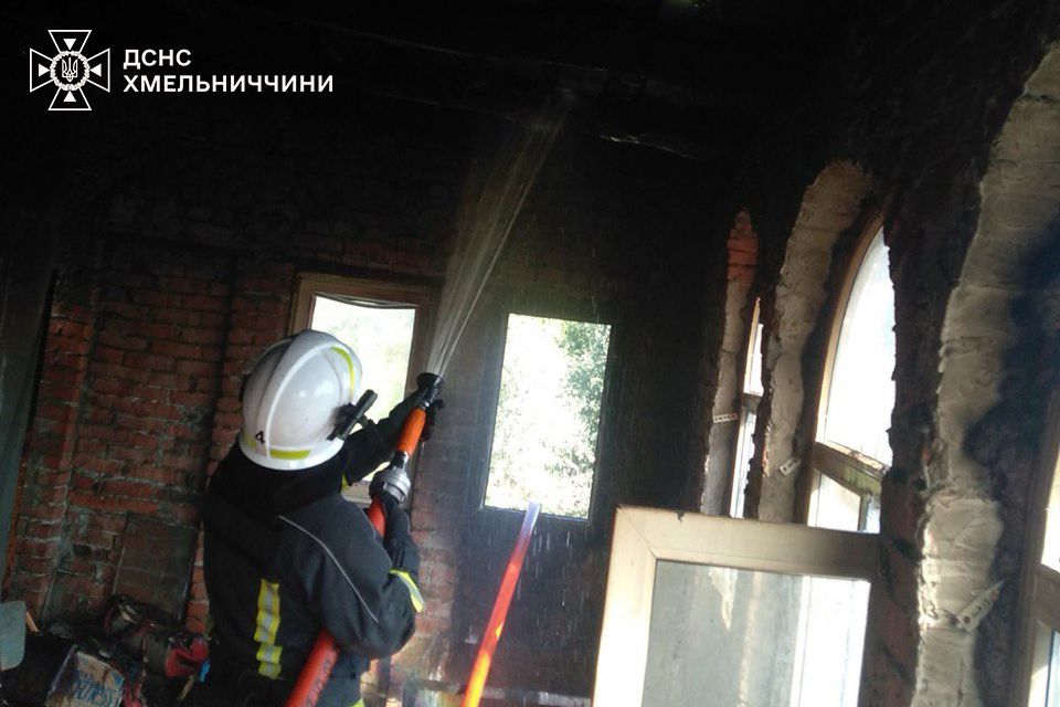 Новини Хмельницького - фото з Вогнеборці ліквідували на Хмельниччині 14 пожеж за добу