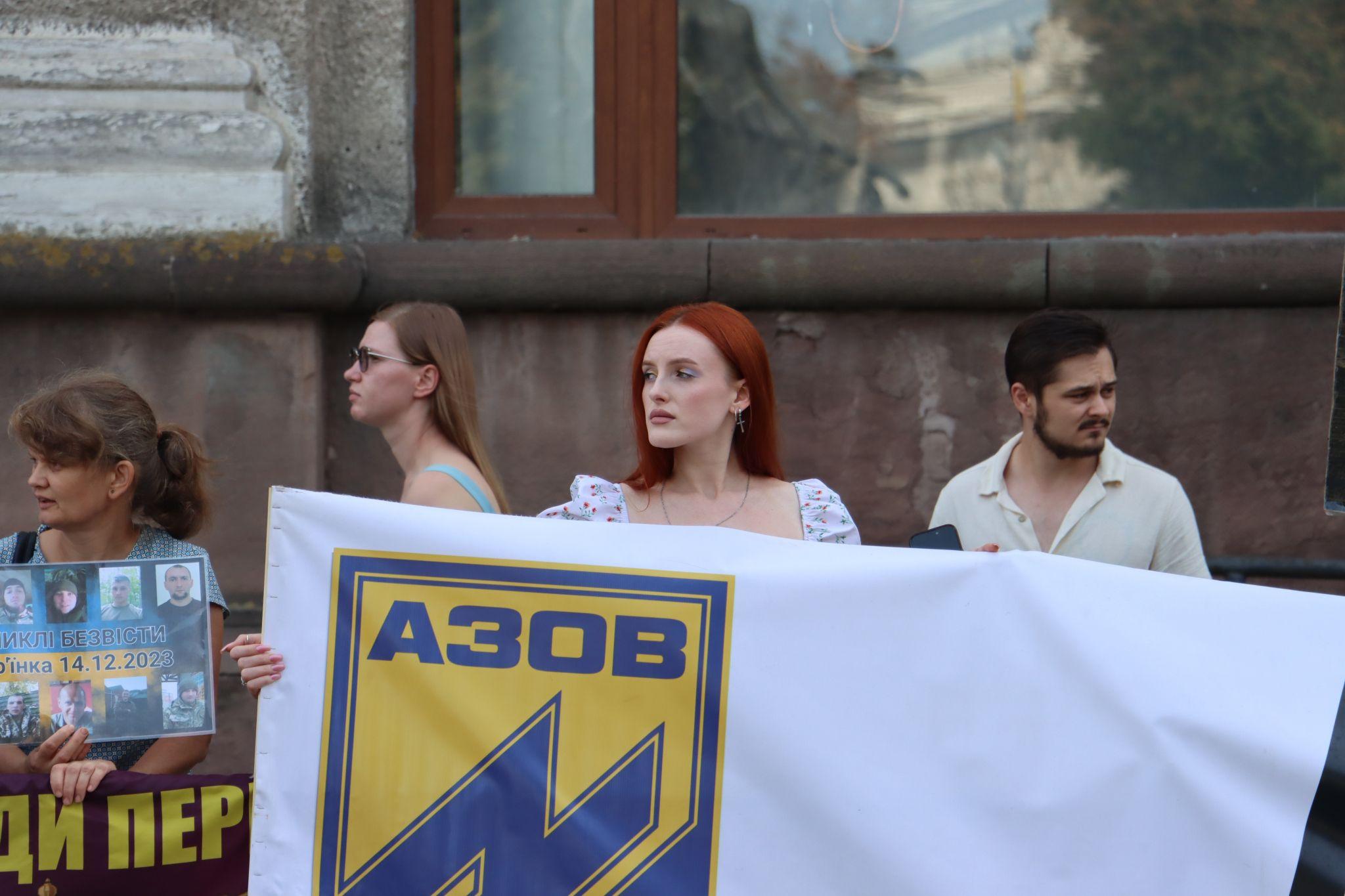 Новини Тернополя - фото з Родини полонених захисників вийшли на мітинг у центрі Тернополя