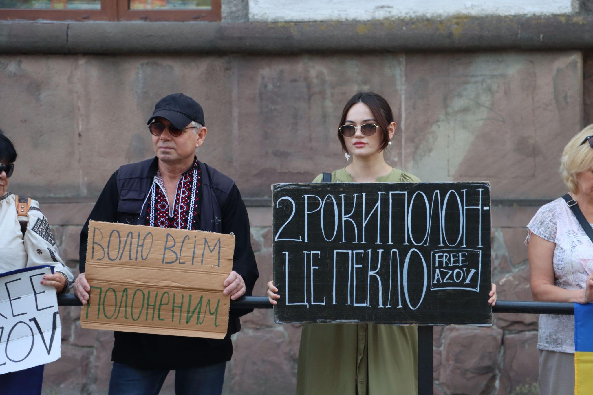 Новини Тернополя - фото з Родини полонених захисників вийшли на мітинг у центрі Тернополя