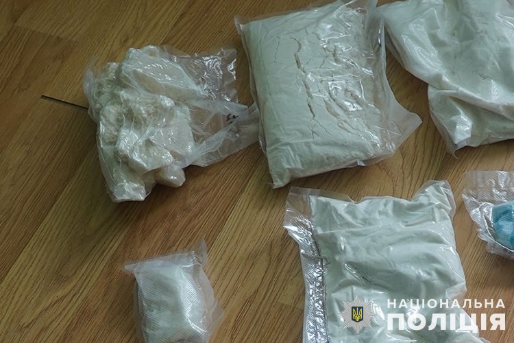 Новини Тернополя - фото з Наркотики за ґратами: у колонії на Тернопільщині засуджений організував бізнес Налагодили постачання наркотиків до виправної установи: слідчі поліції Тернопільщини скерували до суду обвинувальний акт щодо групи осіб