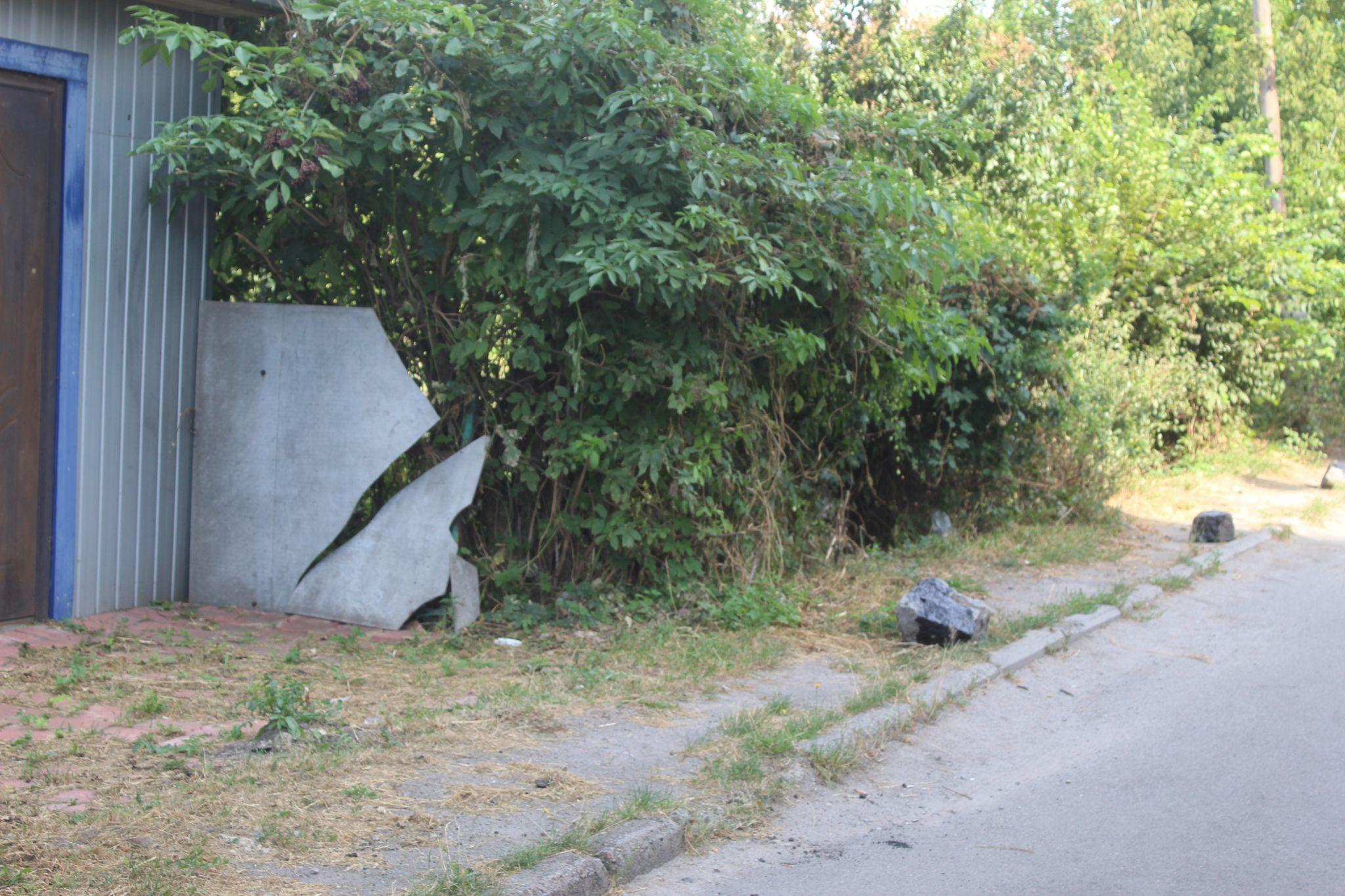 Новини Козятина - фото з Небезпечне перехрестя і труба, яка перевіряє на міцність підборіддя перехожих.