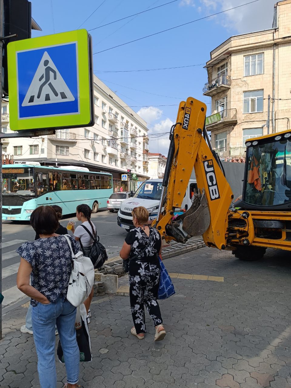 Новини Тернополя - фото з У центрі Тернополя утворилося провалля