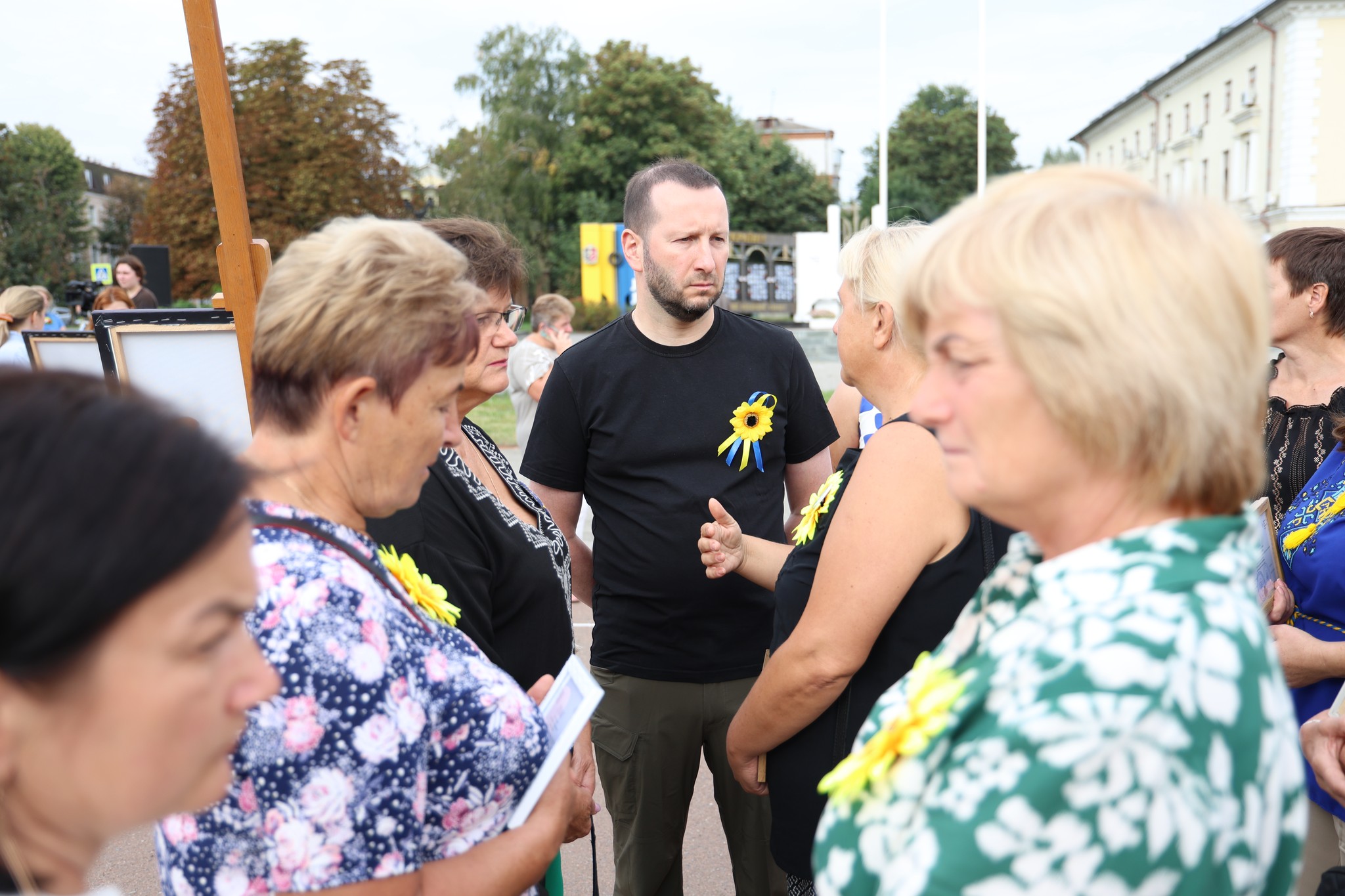 Новини Хмельницького - фото з До Дня памʼяті захисників у Хмельницькому презентували фотовиставку та Нову марку