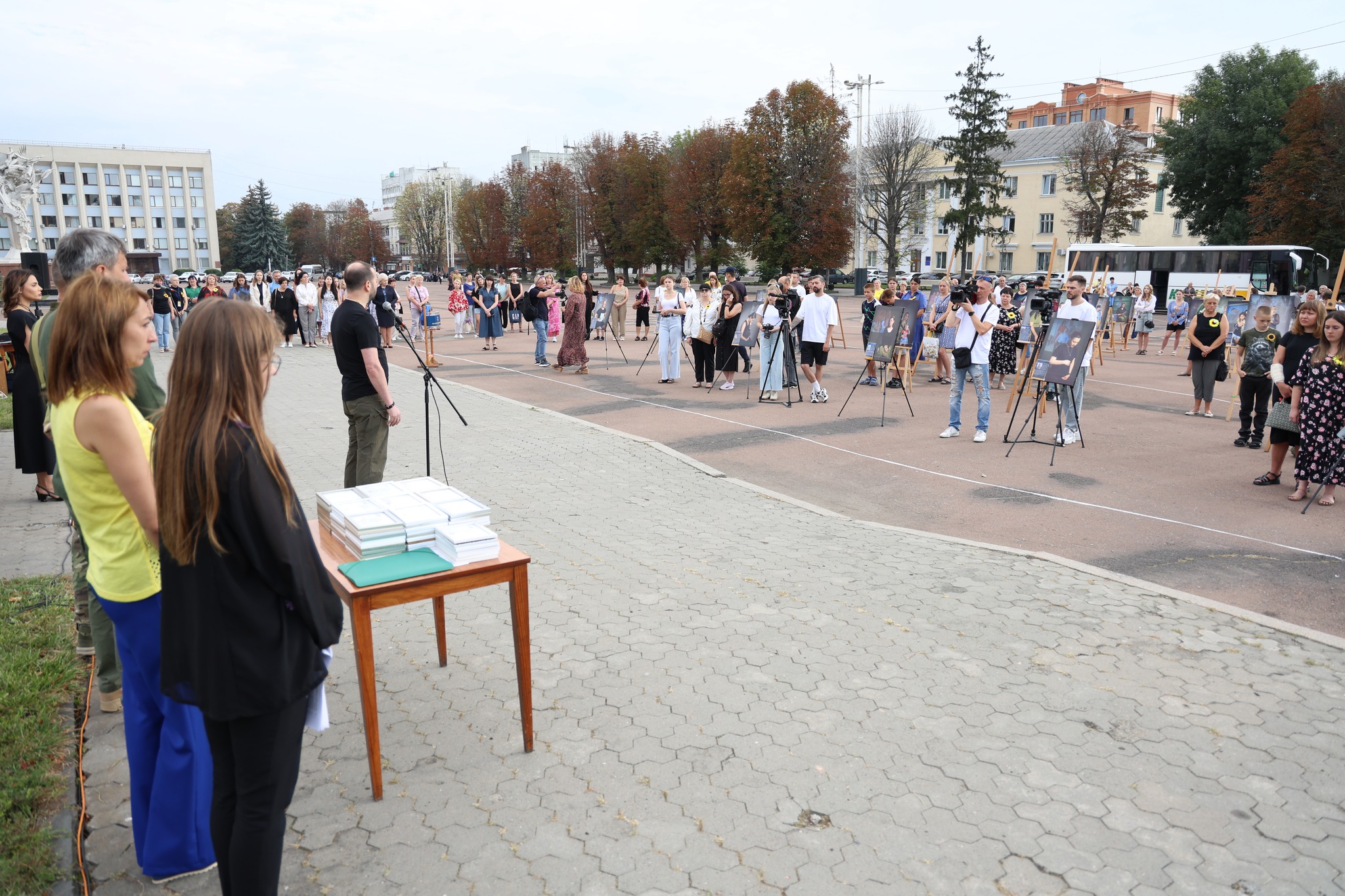 Новини Хмельницького - фото з До Дня памʼяті захисників у Хмельницькому презентували фотовиставку та Нову марку