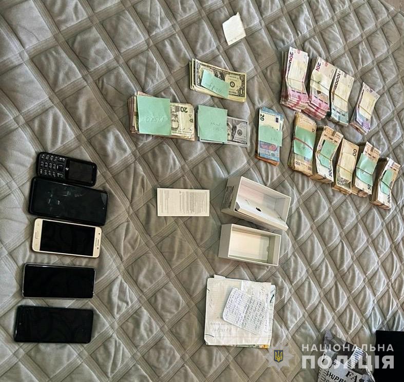 поліцейські задокументували діяльність групи осіб, учасники якої займались виготовленням та реалізацією тютюнової продукції сумнівного походження на території україни