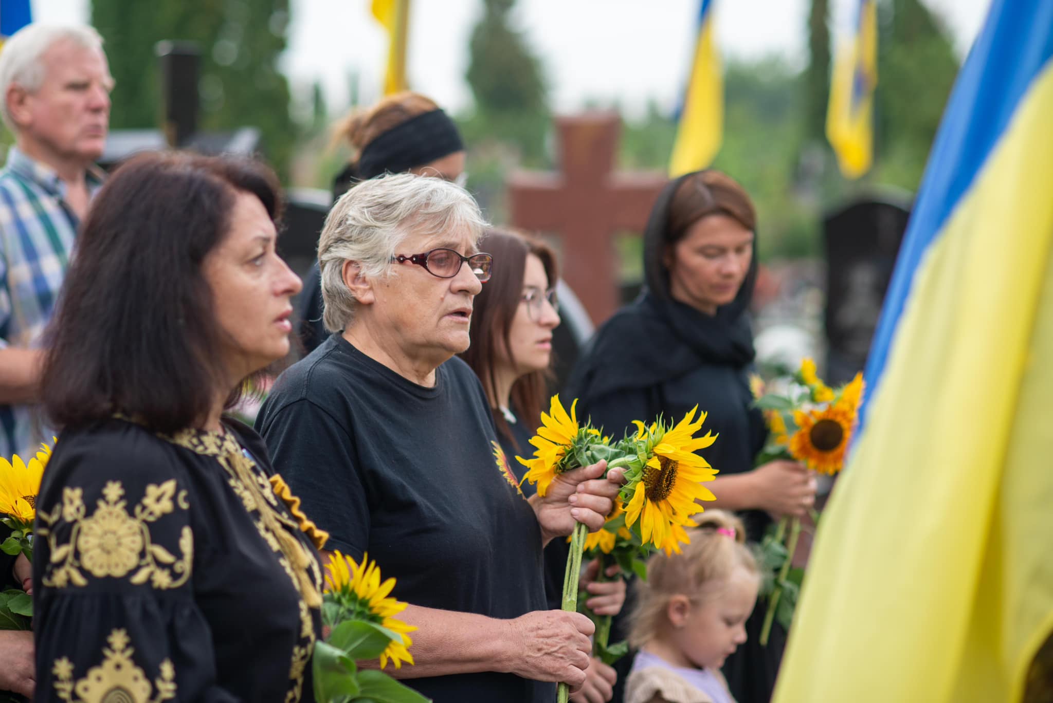 Новини Тернополя - фото з На Микулинецькому кладовищі у День пам'яті захисників України вшанували Героїв