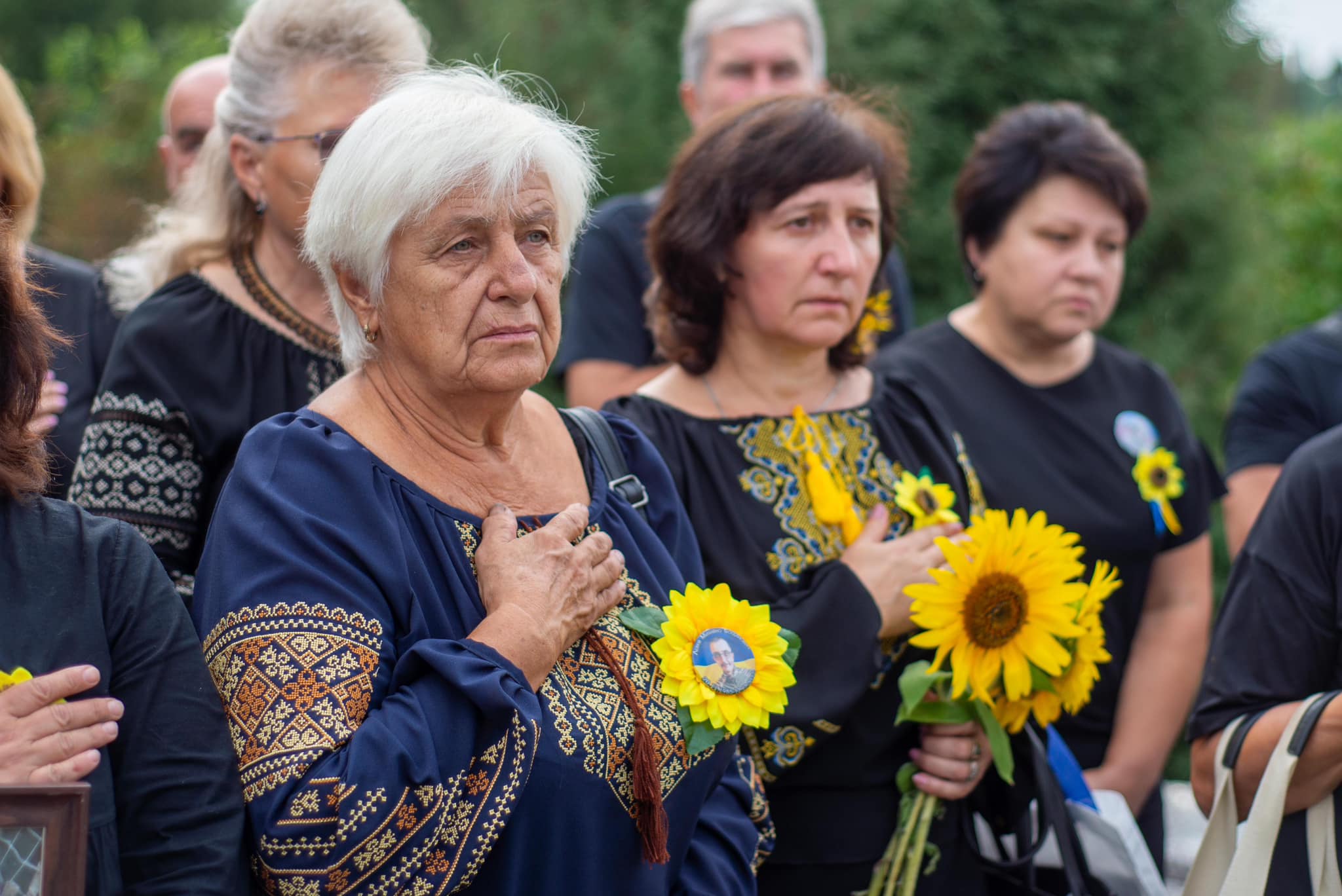 Новини Тернополя - фото з На Микулинецькому кладовищі у День пам'яті захисників України вшанували Героїв
