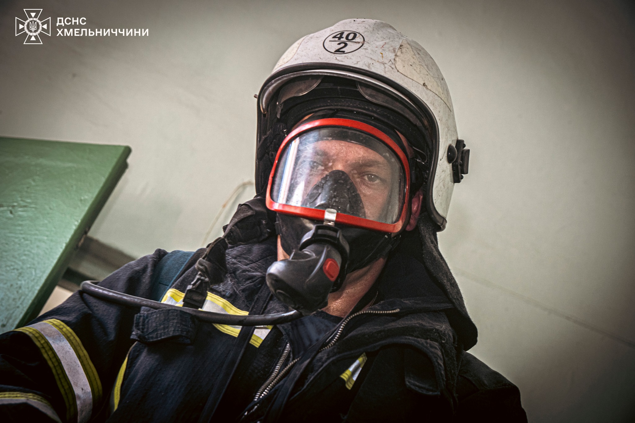 Новини Хмельницького - фото з У Хмельницькому загорівся трансформатор (ФОТО) На зображенні може бути: 1 особа та текст
