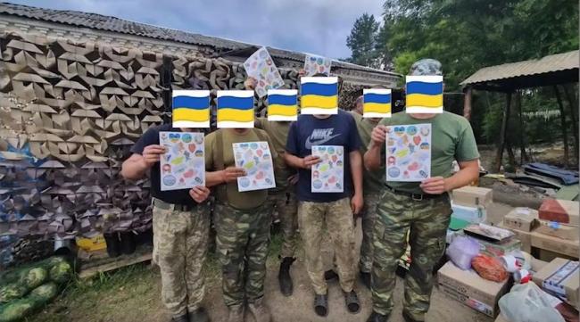 Новини Вінниці - фото з В сільській кузні на Вінниччині американець Бен Гербер з Романом Триносом «кують» перемогу України