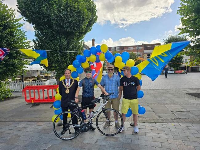 Новини Вінниці - фото з Більше 2 600 кілометрів на велосипеді. Британець збирає кошти для дитбудинків України
