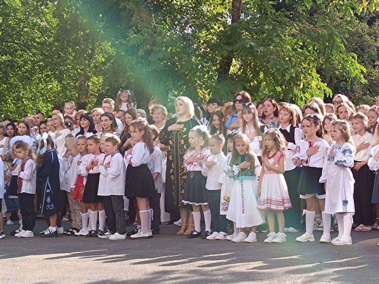 Новини Тернополя - фото з У Тернополі відзначили свято Першого дзвоника. Репортаж зі шкіл міста