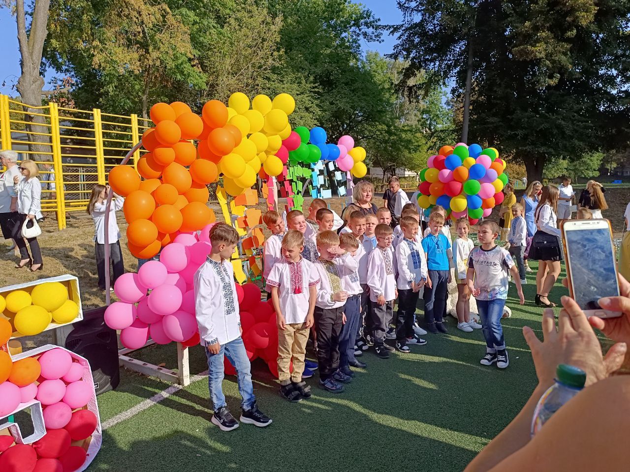 Новини Тернополя - фото з У Тернополі відзначили свято Першого дзвоника. Репортаж зі шкіл міста