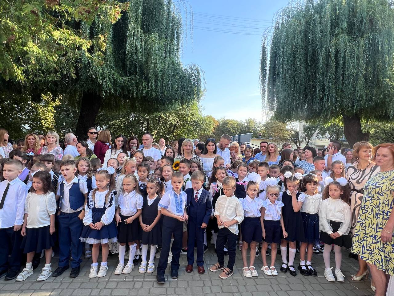 Новини Тернополя - фото з У Тернополі відзначили свято Першого дзвоника. Репортаж зі шкіл міста