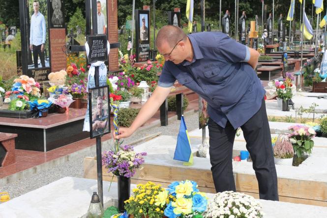 Новини Козятина - фото з Рік, як він поліг на Луганщині. Спомини про бійця Григорія Кренти