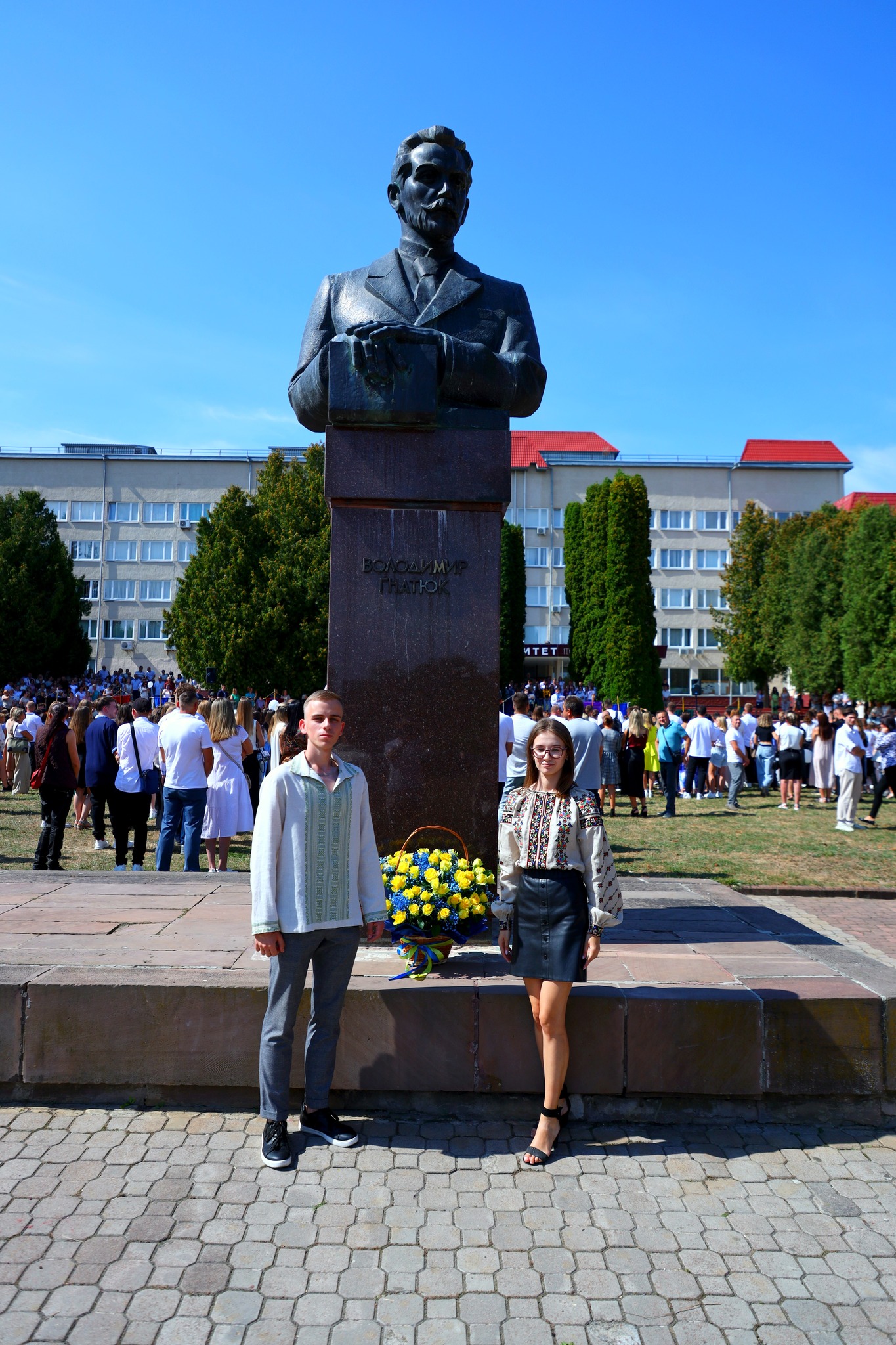 На зображенні може бути: 6 людей та Бранденбурзькі ворота