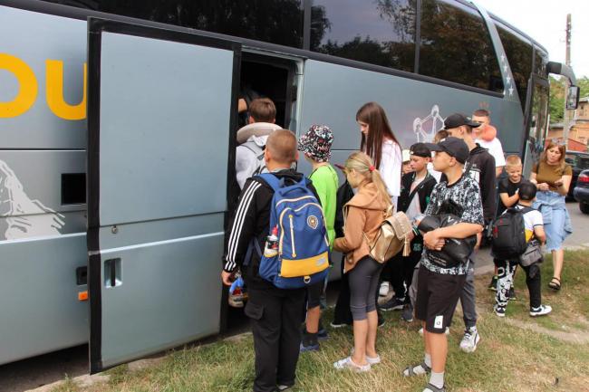 Новини Вінниці - фото з В оздоровчий табір на Закарпатті відправились 243 дитини полеглих воїнів та ветеранів війни