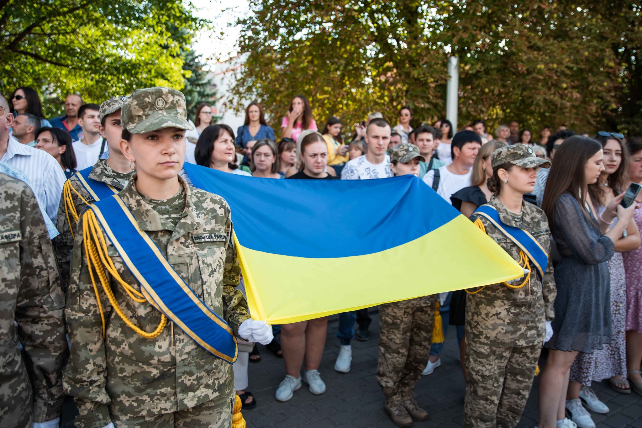 На зображенні може бути: 5 людей та текст