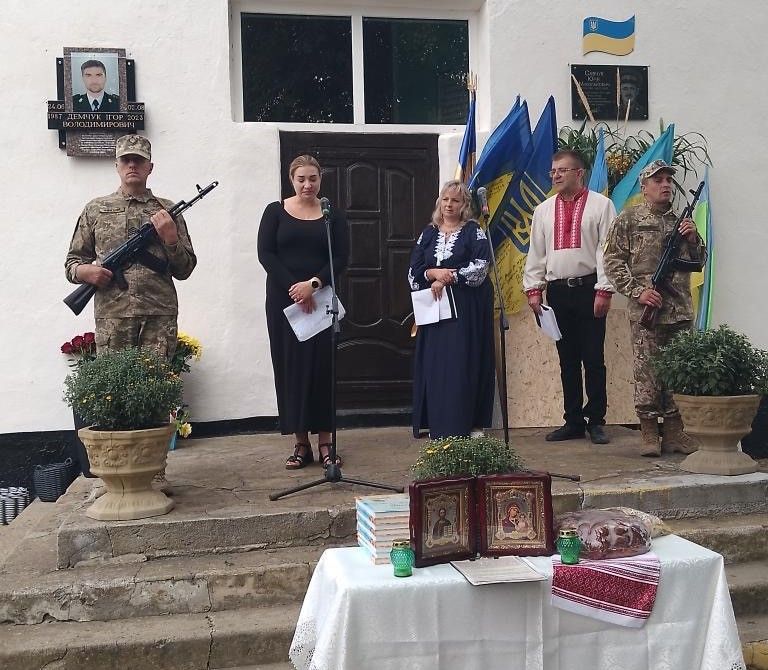 Новини Вінниці - фото з Дев’ять років на війні: встановили меморіальну дошку Герою України, який захопив два ворожі танки