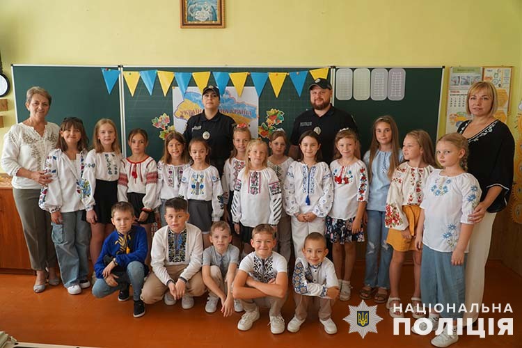 Новини Тернополя - фото з У школах Тернопільщини розпочали роботу офіцери служби освітньої безпеки на варті безпеки дітей: у школах тернопільщини розпочали роботу офіцери служби освітньої безпеки