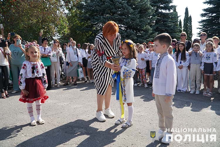Новини Тернополя - фото з У школах Тернопільщини розпочали роботу офіцери служби освітньої безпеки на варті безпеки дітей: у школах тернопільщини розпочали роботу офіцери служби освітньої безпеки