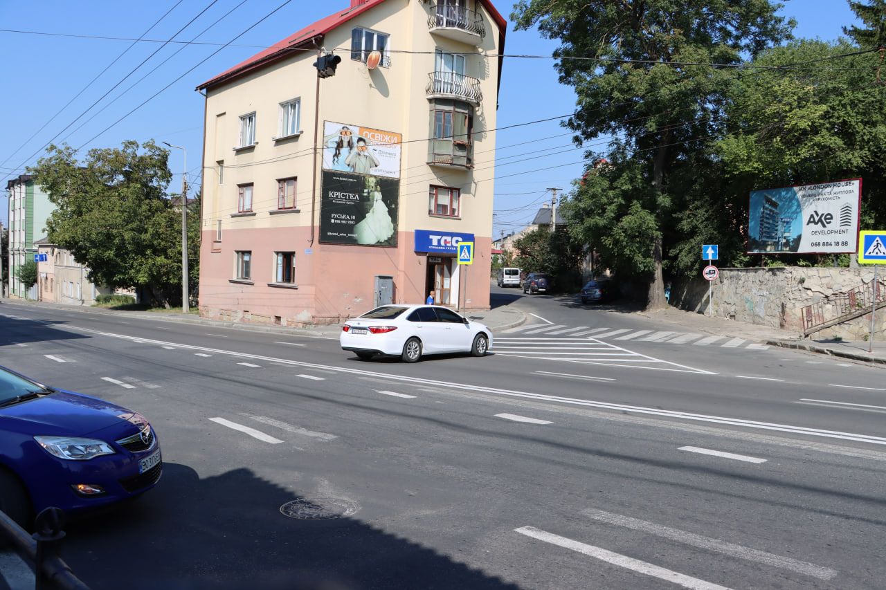 Новини Тернополя - фото з На аварійному перехресті на Бандери водії продовжують їздити за звичкою, а не за новими правилами