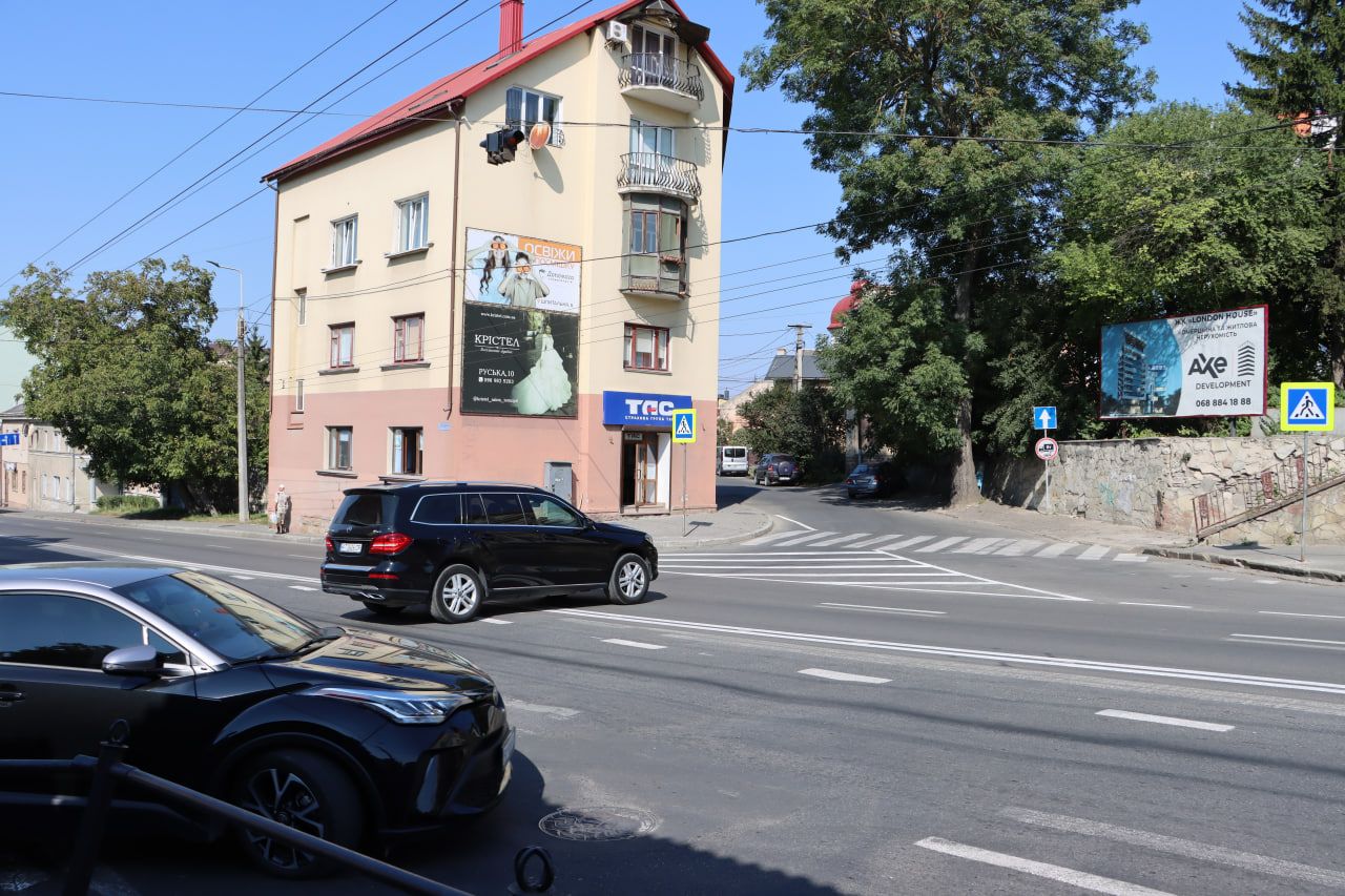 Новини Тернополя - фото з На аварійному перехресті на Бандери водії продовжують їздити за звичкою, а не за новими правилами