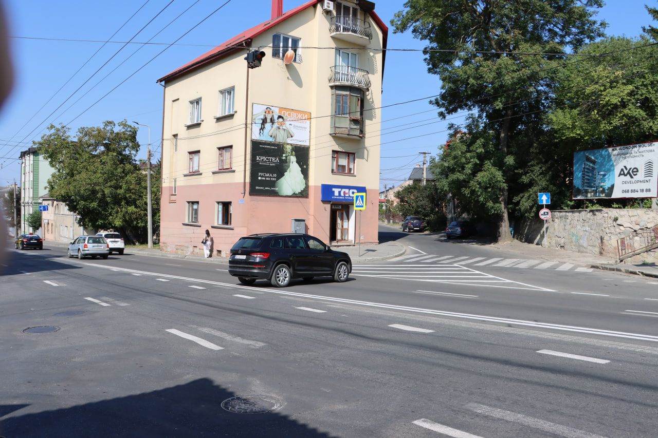 Новини Тернополя - фото з На аварійному перехресті на Бандери водії продовжують їздити за звичкою, а не за новими правилами