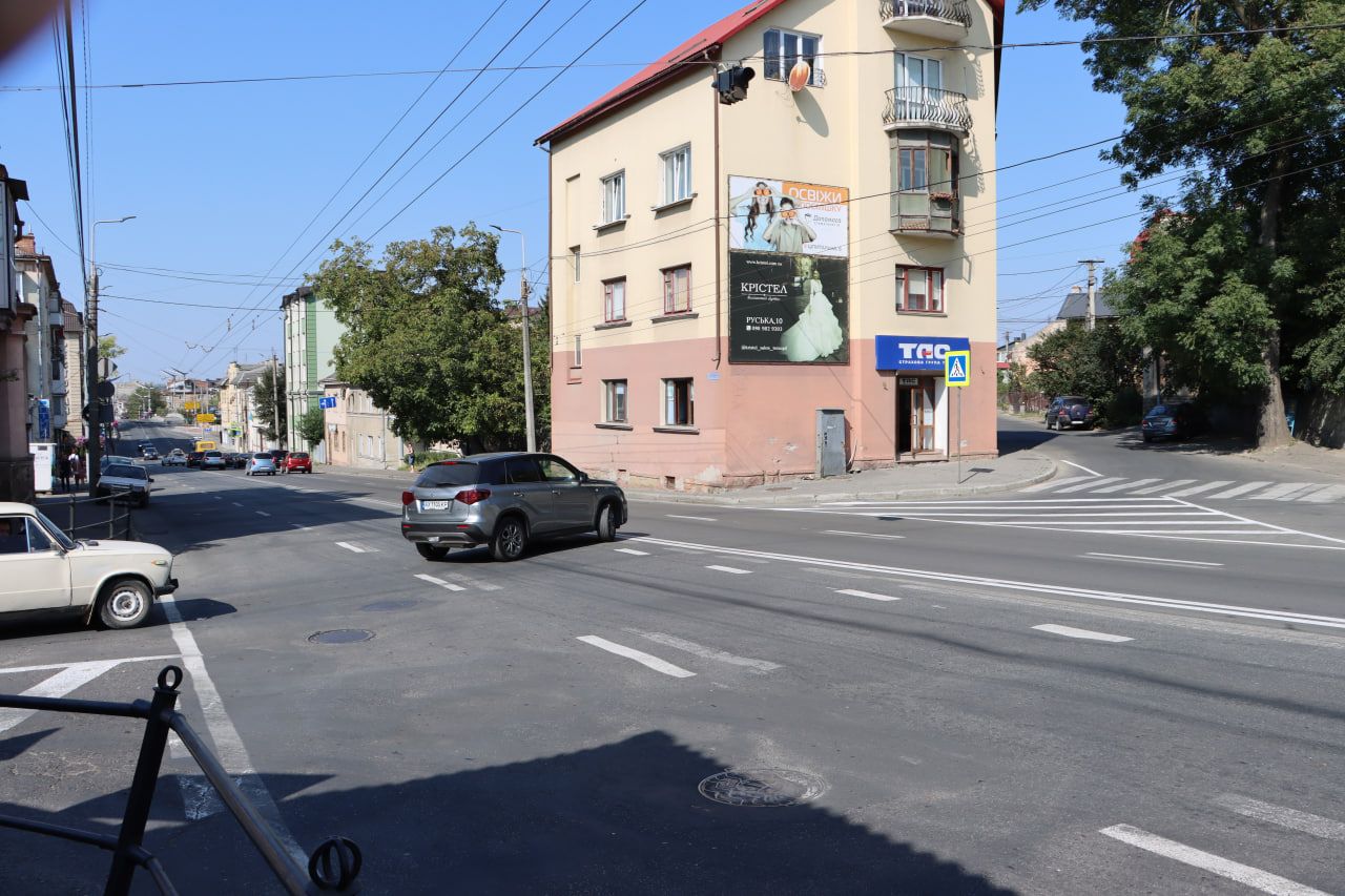 Новини Тернополя - фото з На аварійному перехресті на Бандери водії продовжують їздити за звичкою, а не за новими правилами