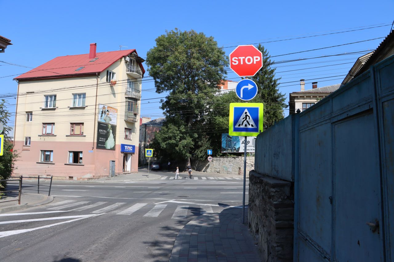 Новини Тернополя - фото з На аварійному перехресті на Бандери водії продовжують їздити за звичкою, а не за новими правилами
