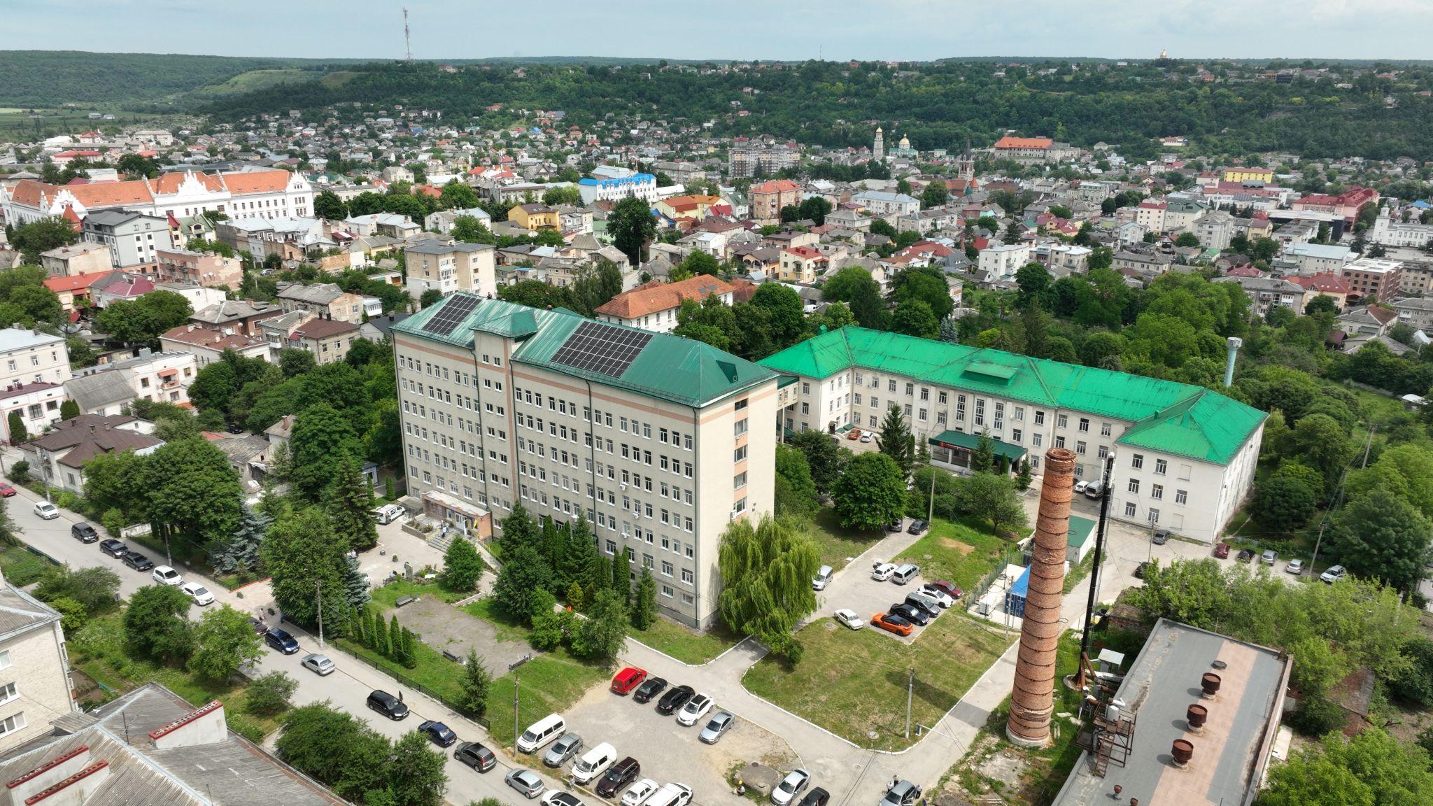 Новини Тернополя - фото з Лікарня на Тернопільщині працює безперебійно: встановили сонячні батареї