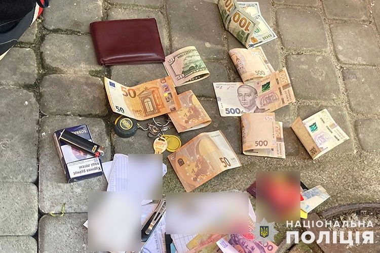 Новини Тернополя - фото з Кримінальному авторитету та двом його спільникам повідомили про підозру у вимаганні в складі групи