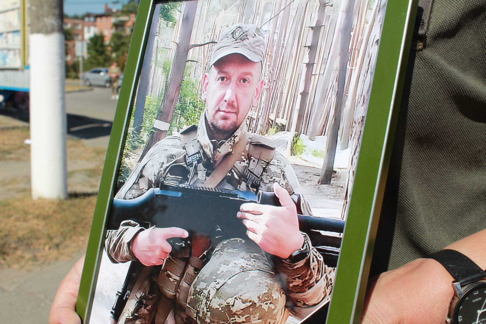 На зображенні може бути: 2 людини та текст