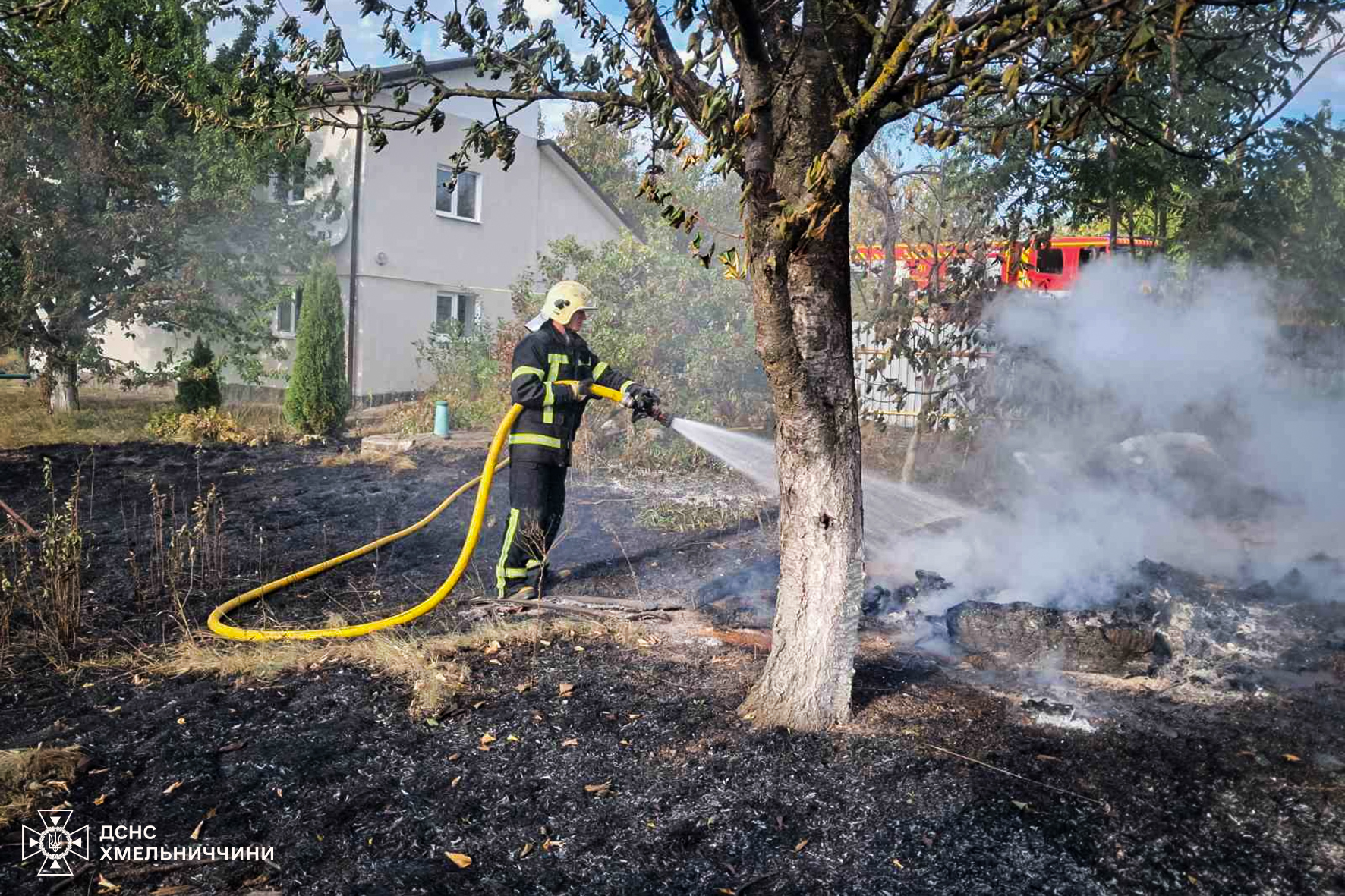 Новини Хмельницького - фото з На Хмельниччині за добу сталося 25 пожеж На зображенні може бути: 1 особа, вогонь та текст