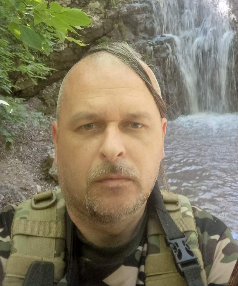 На зображенні може бути: 1 особа та водоспад