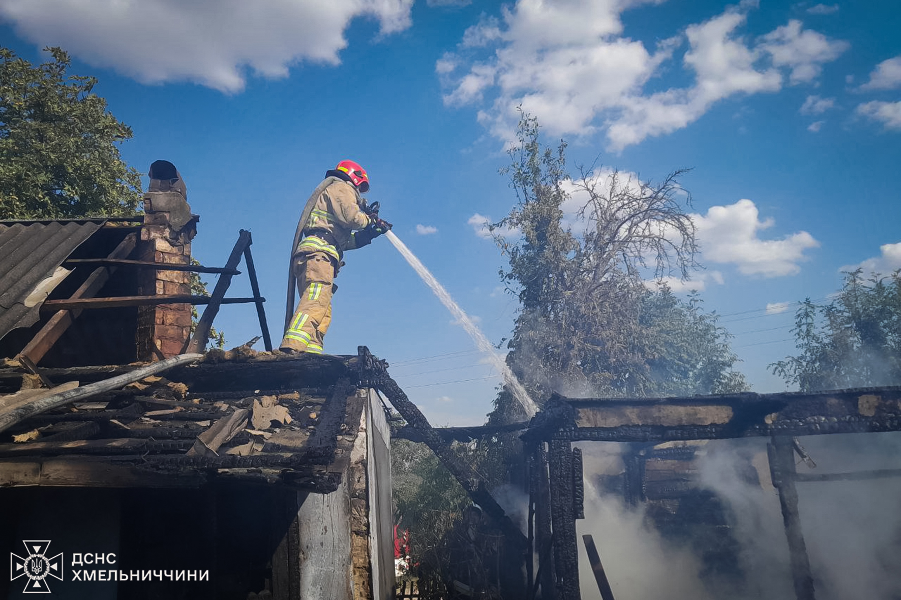 Новини Хмельницького - фото з На Хмельниччині за добу сталося 25 пожеж На зображенні може бути: 1 особа та текст