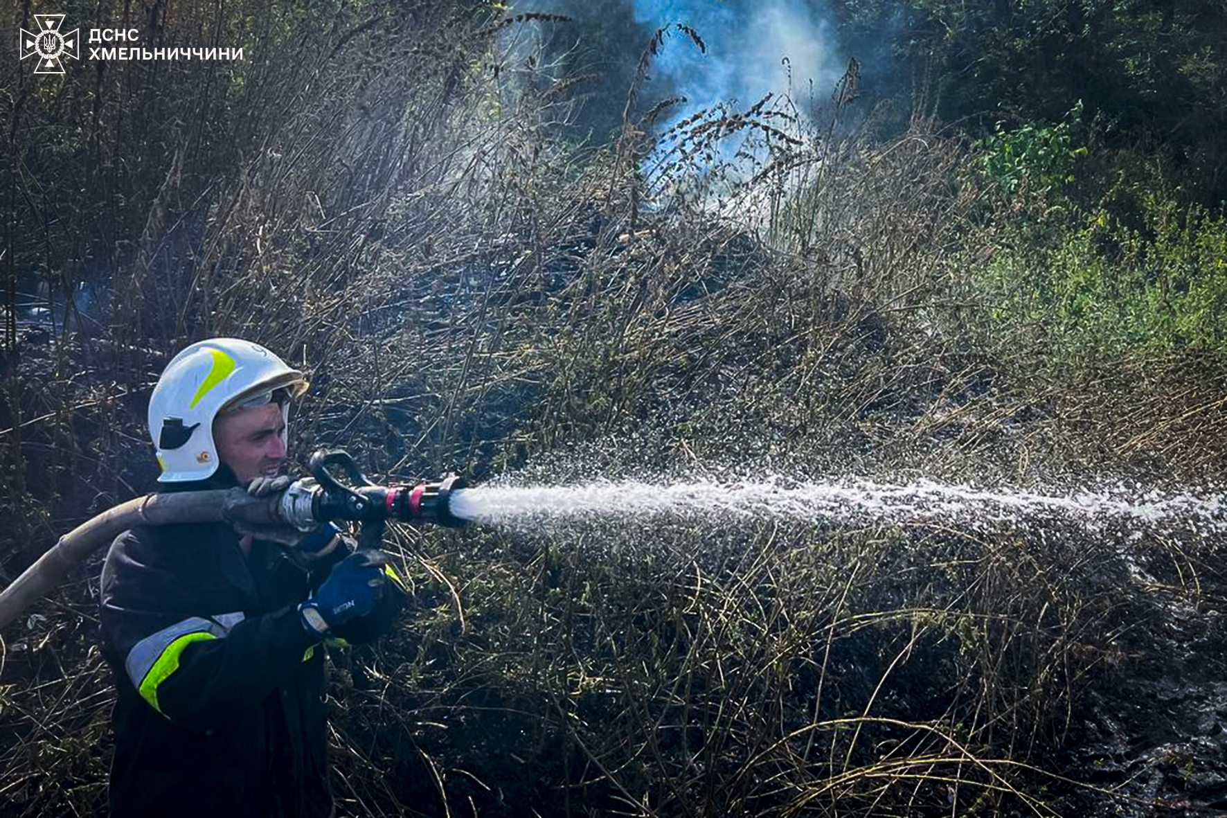Новини Хмельницького - фото з На Хмельниччині за добу сталося 25 пожеж На зображенні може бути: 1 особа та текст