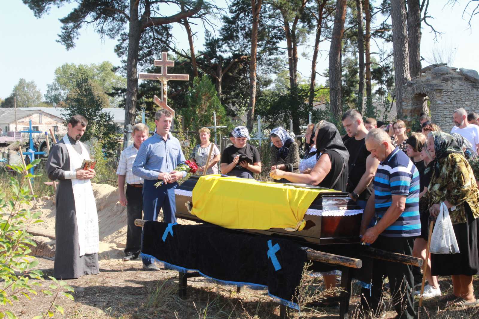 На зображенні може бути: 9 людей