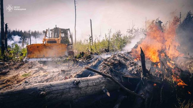 Новини Вінниці - фото з Масштабна пожежа на Київщині. До ліквідації залучили вінницьких надзвичайників