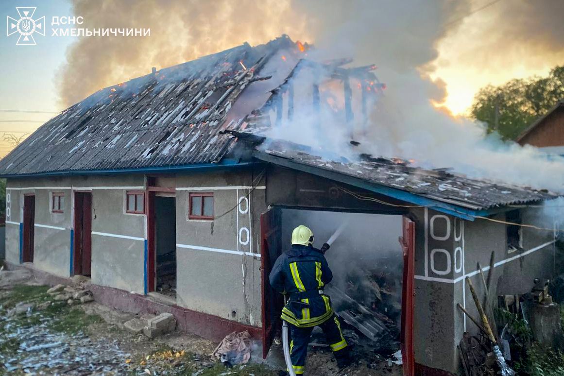 Новини Хмельницького - фото з Палав гараж та трактор: на Хмельниччині ліквідували 27 пожеж (ФОТО)