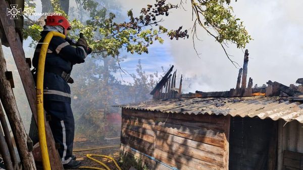 Новини Житомира - фото з Під час гасіння пожежі у селищі Гранітне в господарчій будівлі виявлено тіло чоловіка