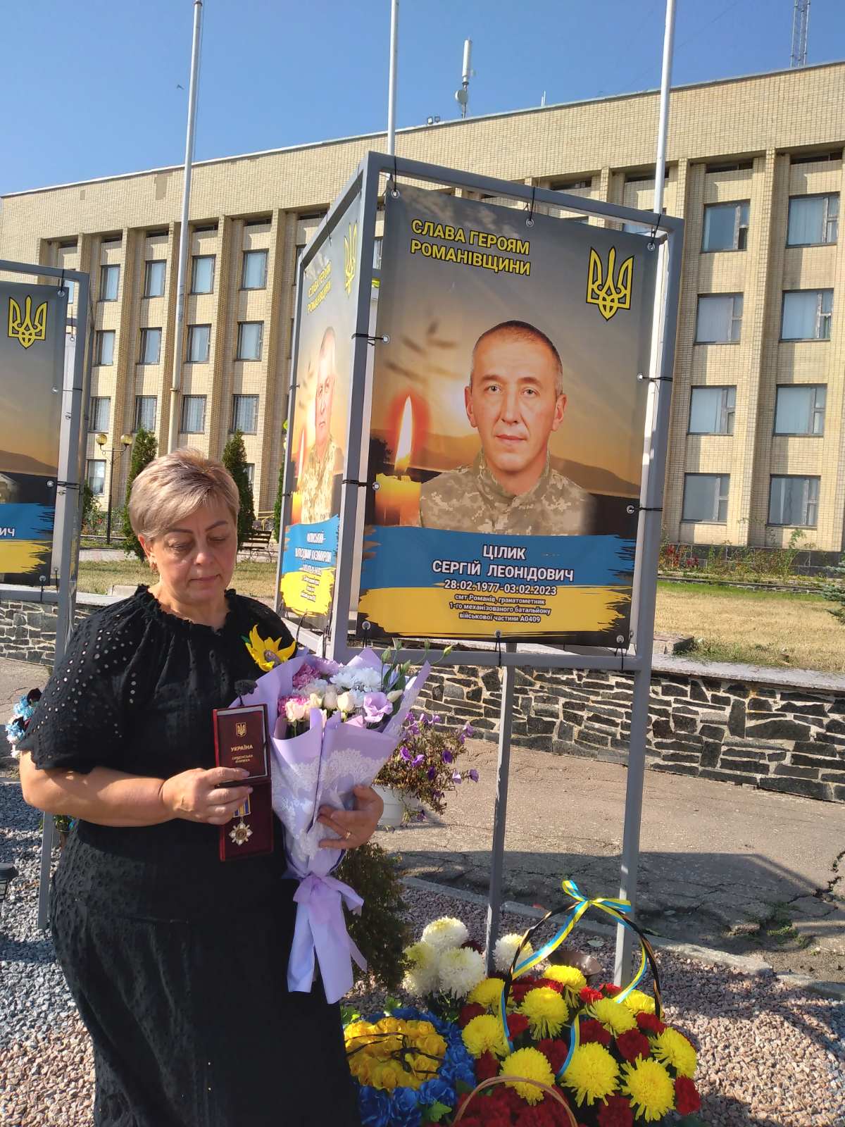 Новини Житомира - фото з У Романові матерям, дружинам і родичам загиблих воїнів ЗСУ вручили державні нагороди