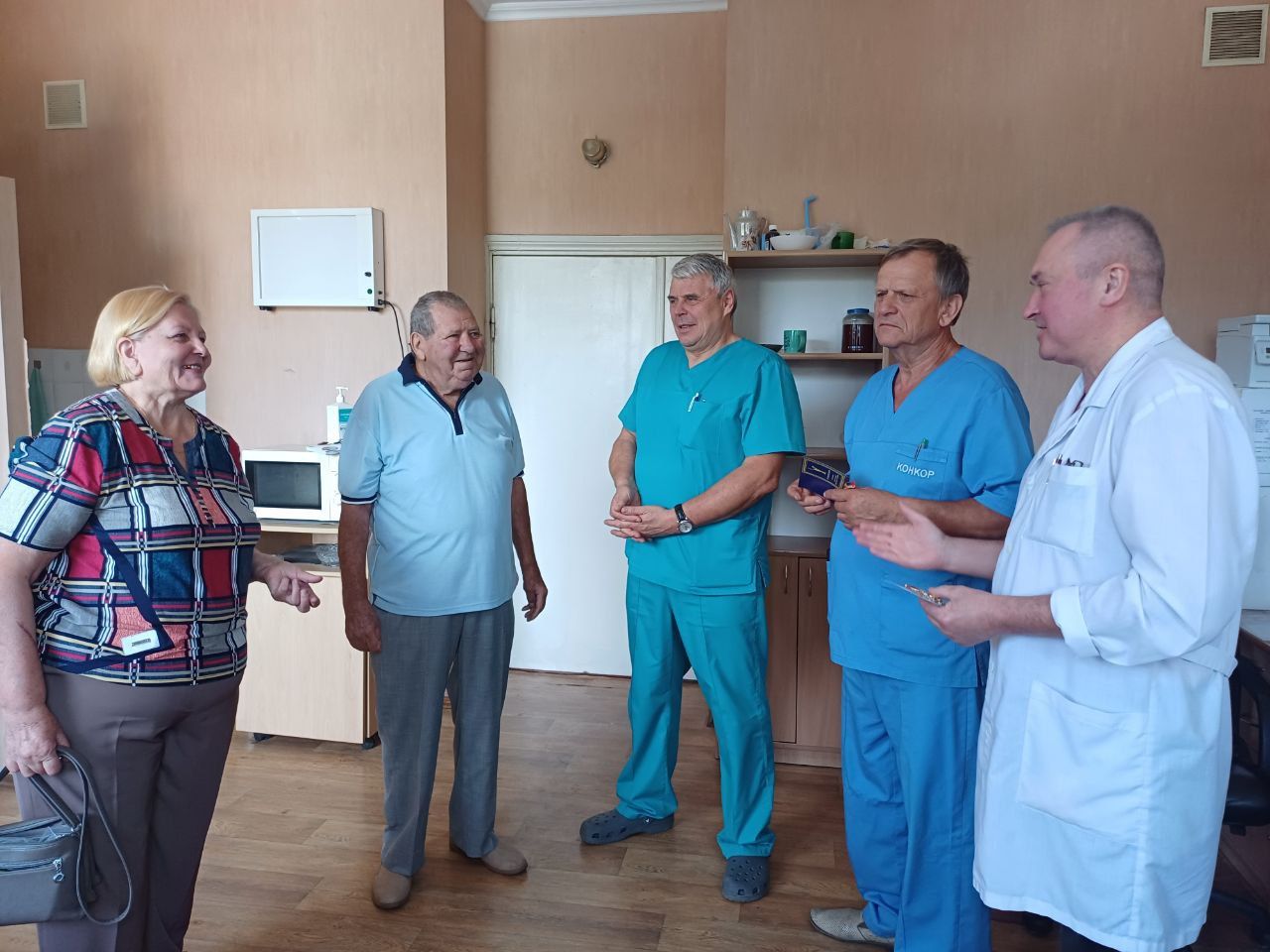 Новини Козятина - фото з Відзнакою «Почесний ветеран» нагородили лікарів ЦРЛ