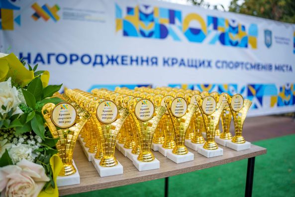 Новини Житомира - фото з З нагоди Дня фізичної культури і спорту молодим та перспективним спортсменам міста вручили стипендії міського голови