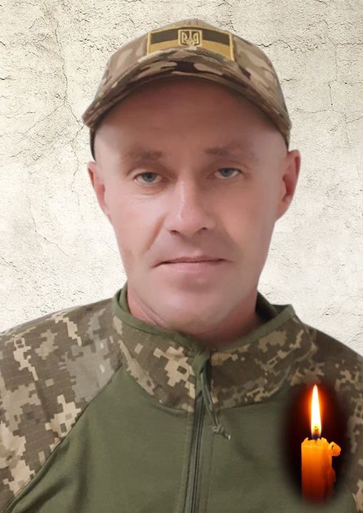 На зображенні може бути: 1 особа та текст «四 Bag 神»